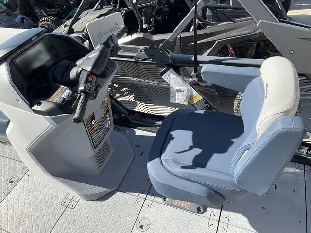 Slide: The Image of Sea-Doo Switch Cruise Limited 21 2025 - 11