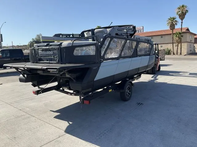 Slide: The Image of Sea-Doo Switch Cruise Limited 21 2025 - 5