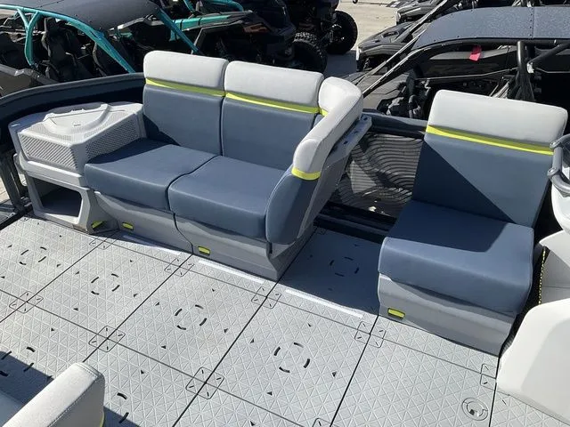 Slide: The Image of Sea-Doo Switch Cruise Limited 21 2025 - 9