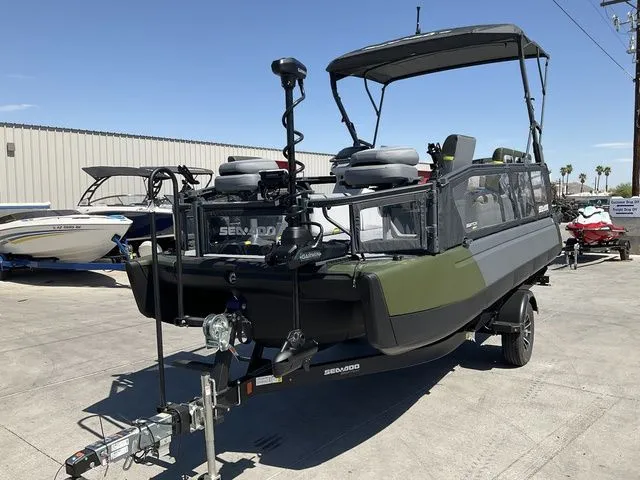 The Image of Sea-Doo Switch Fish 21 2025 - 1