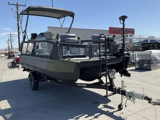 Slide: The Image of Sea-Doo Switch Fish 21 2025 - 3