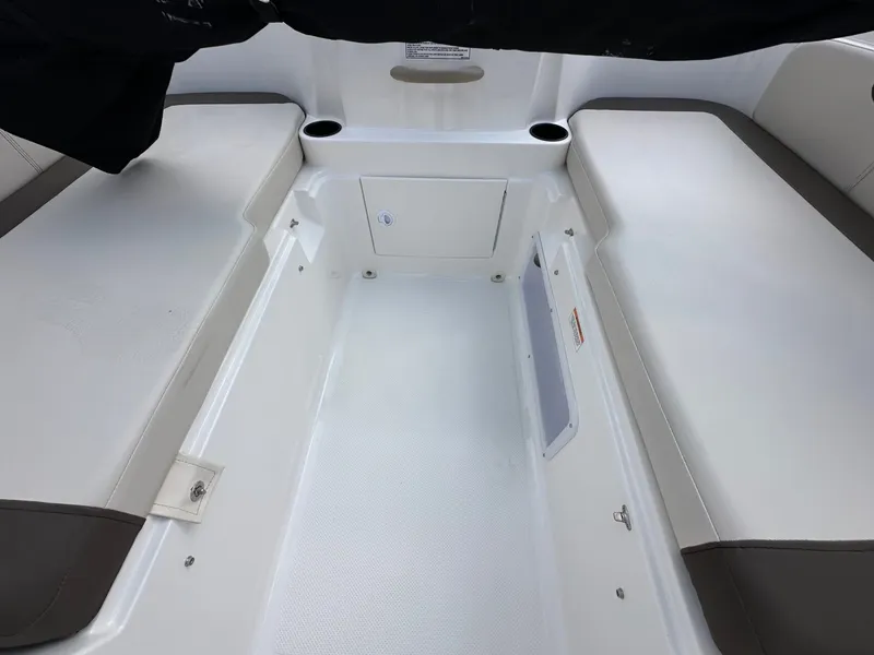 Slide: The Image of Bayliner 180 EL 2021 - 11