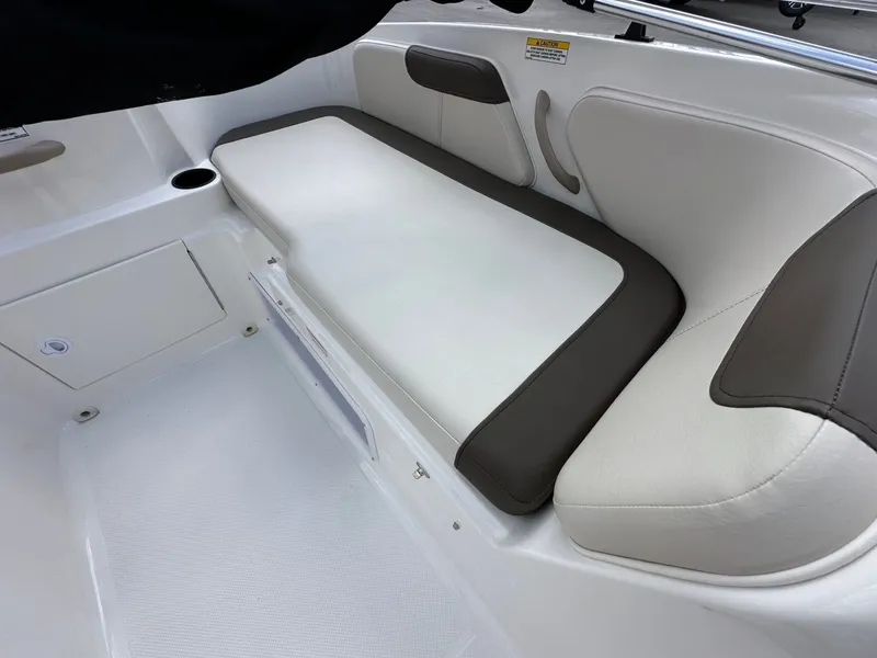 Slide: The Image of Bayliner 180 EL 2021 - 12