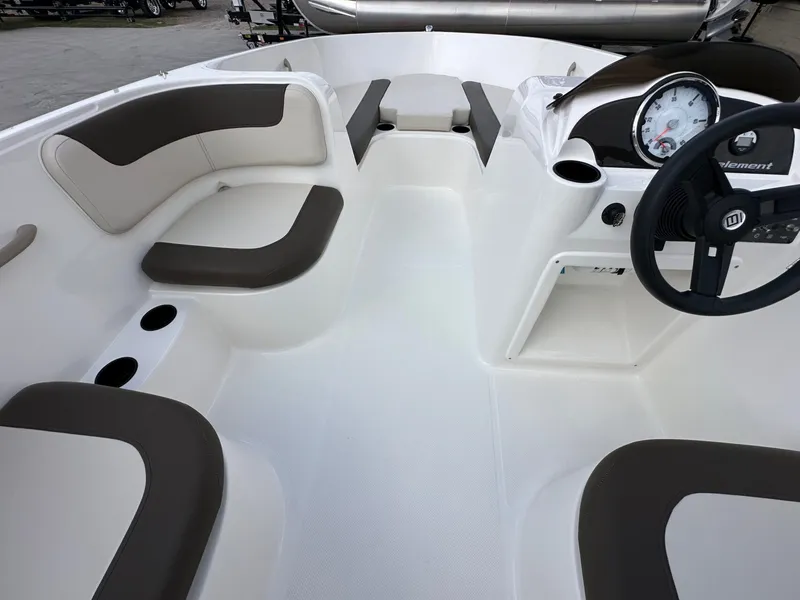 Slide: The Image of Bayliner 180 EL 2021 - 14