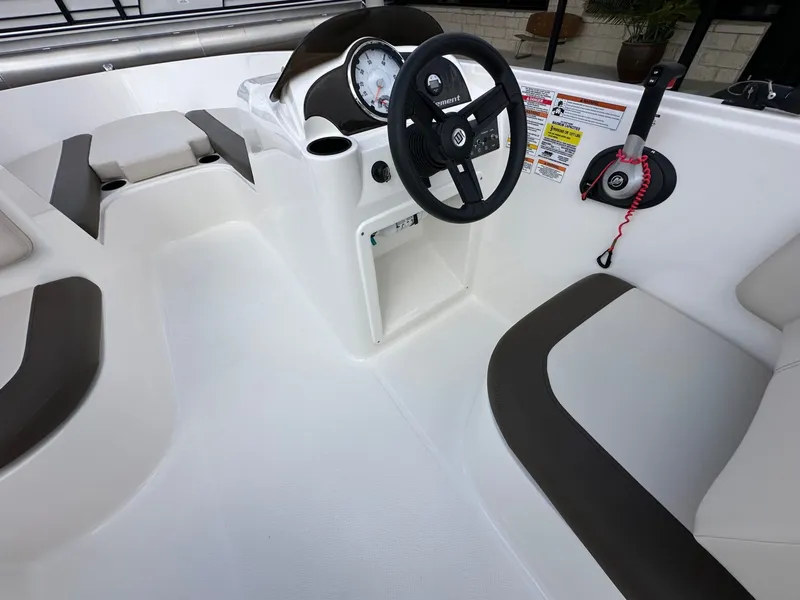 Slide: The Image of Bayliner 180 EL 2021 - 15