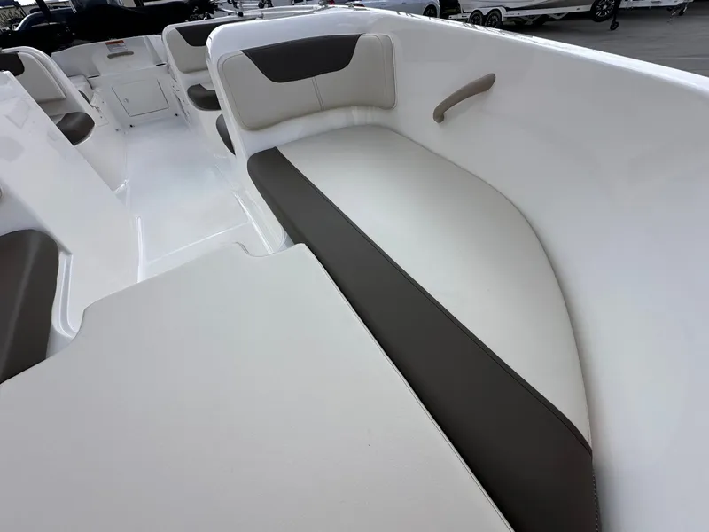 Slide: The Image of Bayliner 180 EL 2021 - 20