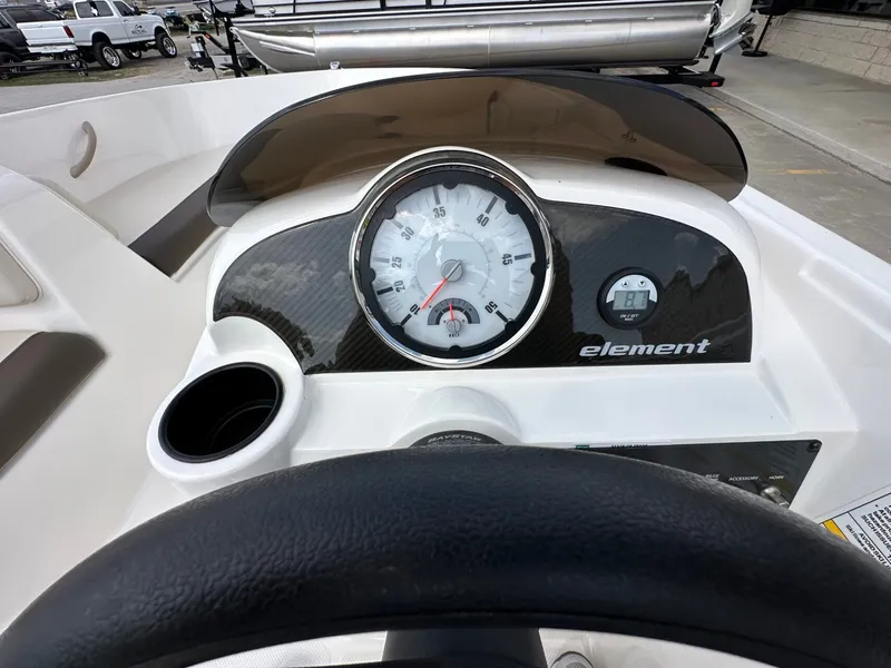 Slide: The Image of Bayliner 180 EL 2021 - 21