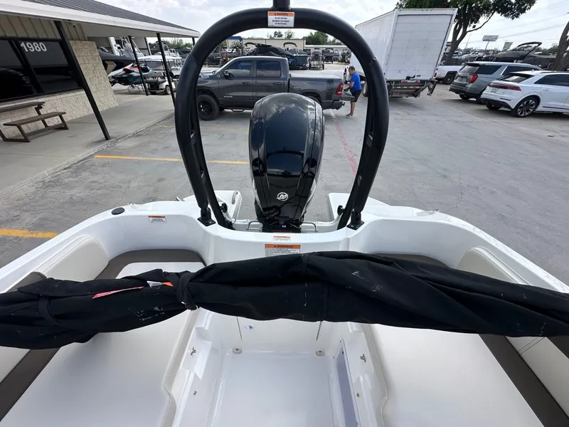 Slide: The Image of Bayliner 180 EL 2021 - 9