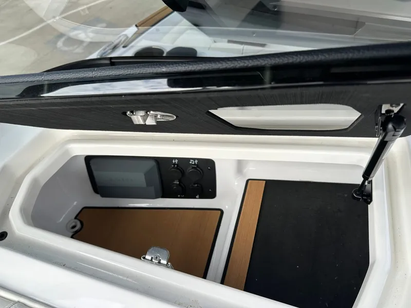 Slide: The Image of Nautique G23 2023 - 24