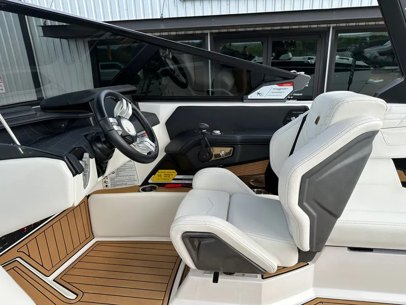 Slide: The Image of Nautique G23 2023 - 25