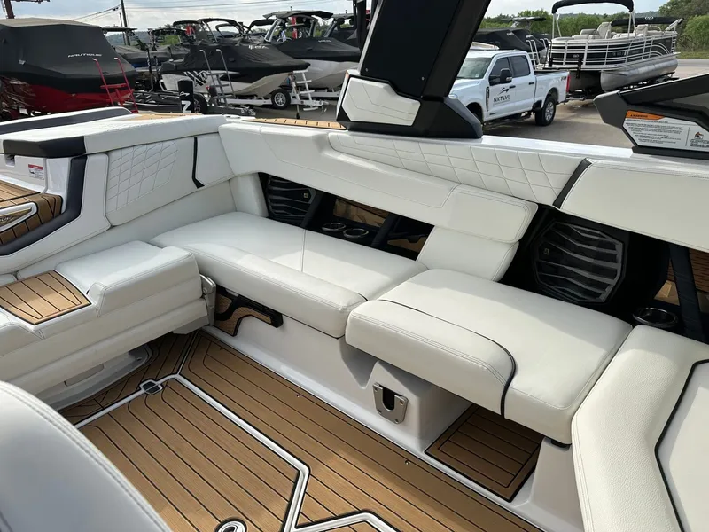 Slide: The Image of Nautique G23 2023 - 35