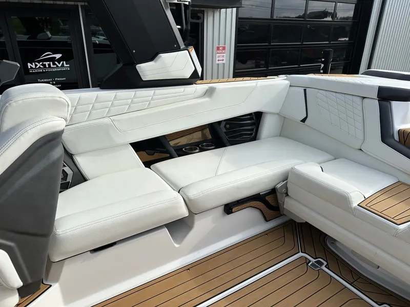 Slide: The Image of Nautique G23 2023 - 37