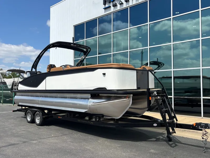 Slide: The Image of Harris Sunliner 250 2026 - 12