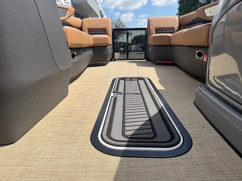 Slide: The Image of Harris Sunliner 250 2026 - 24