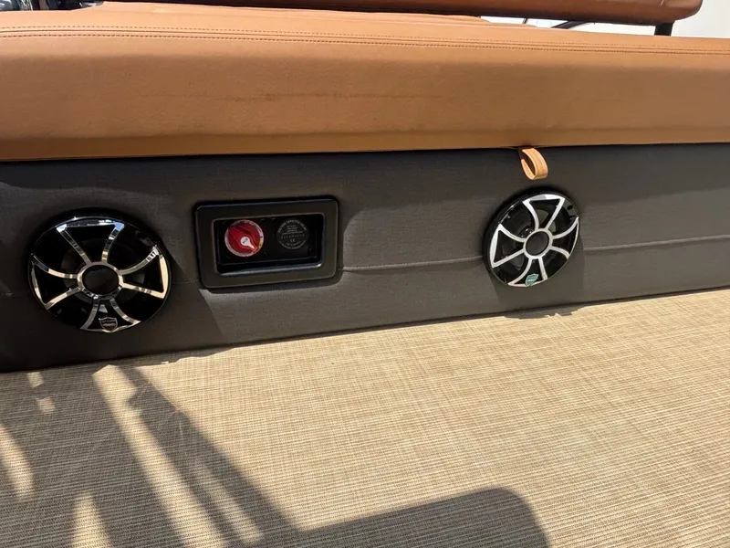 Slide: The Image of Harris Sunliner 250 2026 - 26