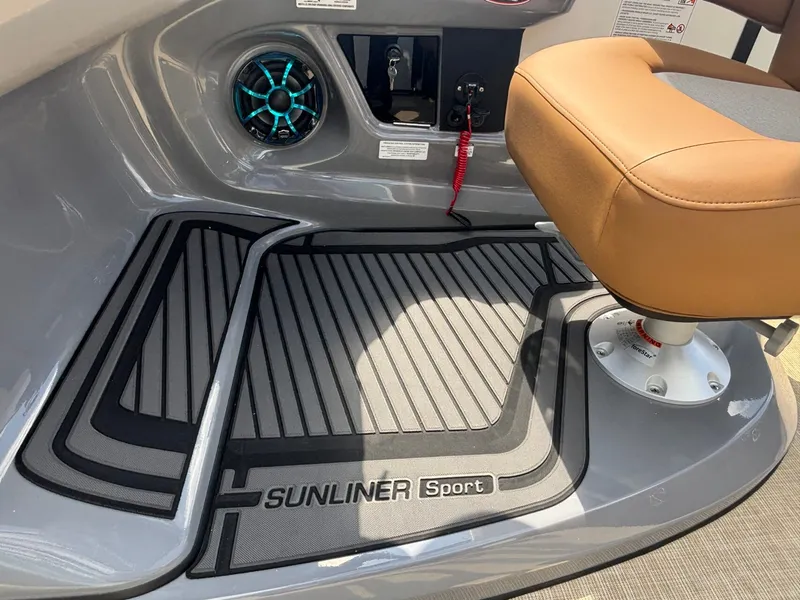 Slide: The Image of Harris Sunliner 250 2026 - 32