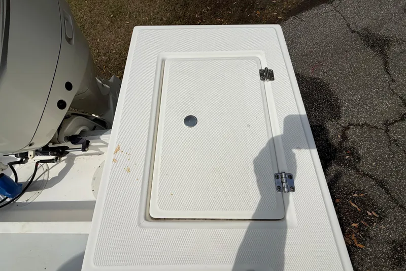 Slide: The Image of 1997 Regulator 23 boat deck with engine and storage compartment. - 25