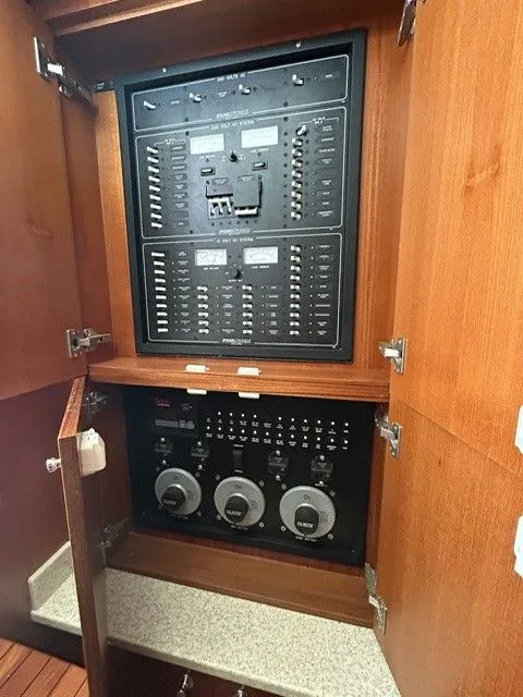 Slide: The Image of Electrical panel of Albemarle 36 Express Fisherman 2007. - 14