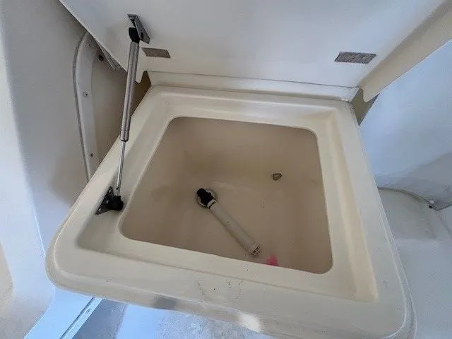 Slide: The Image of Interior of a 2007 Albemarle 36 Express Fisherman boat. - 21