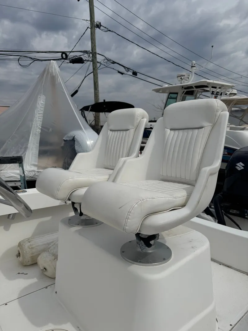 Slide: The Image of Boston Whaler 190 Nantucket 2004 with white seats outdoors. - 28