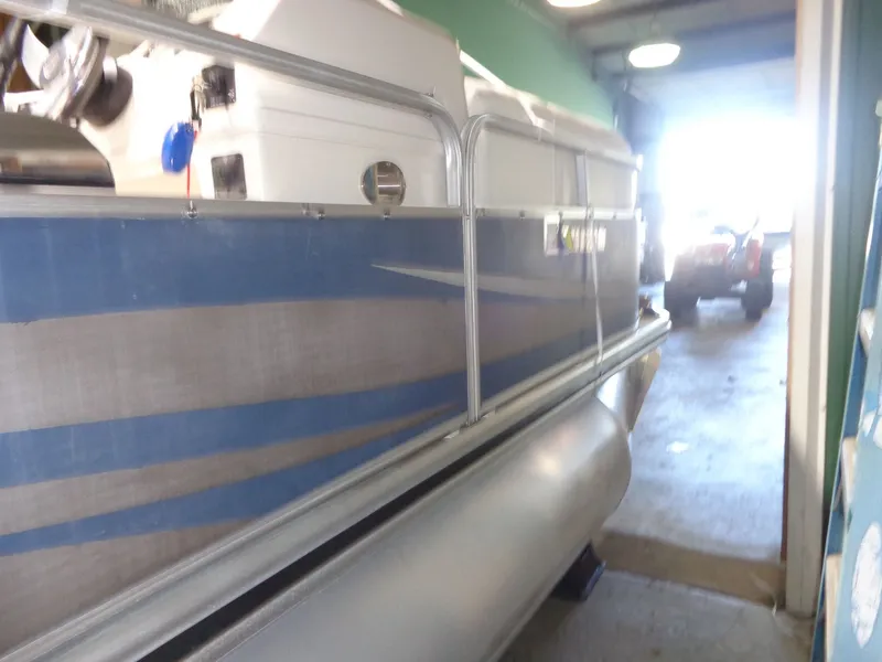 Slide: The Image of Lowe SS190 Super Sport 2013 - 10