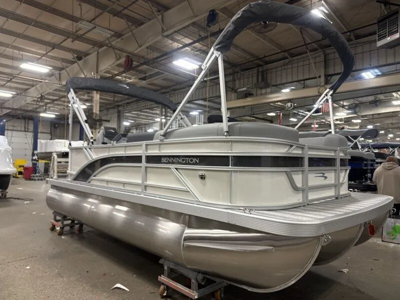 The Image of 2026 Bennington 20 S Cruise pontoon boat in warehouse. - 1
