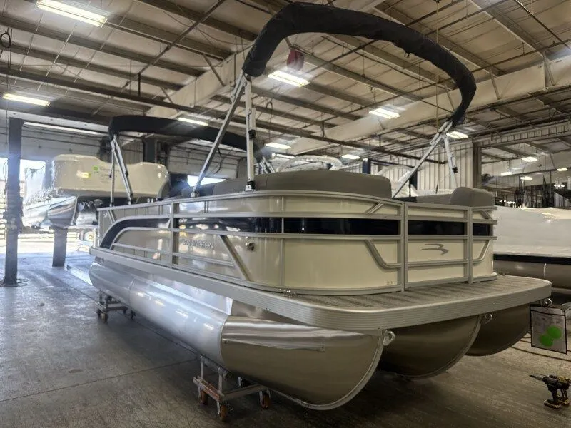 The Image of 2026 Bennington 21 S Fish and Cruise pontoon boat in warehouse. - 1