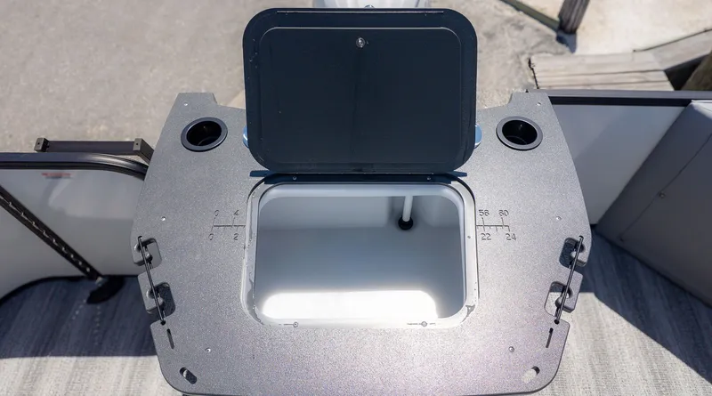 Slide: The Image of Bennington 21 S FISH AND CRUISE 2026 - 10