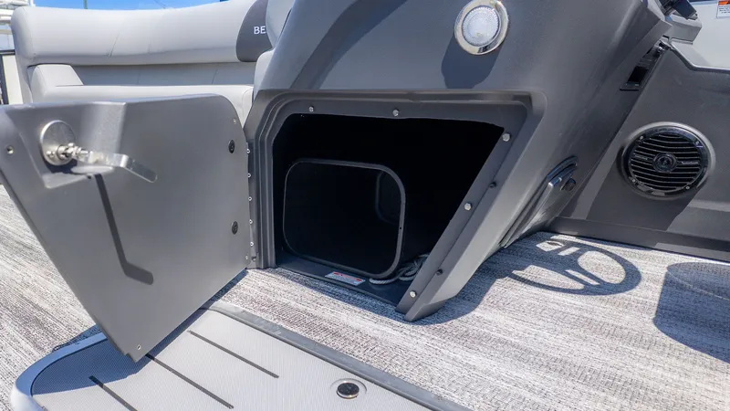 Slide: The Image of Bennington 21 S FISH AND CRUISE 2026 - 22