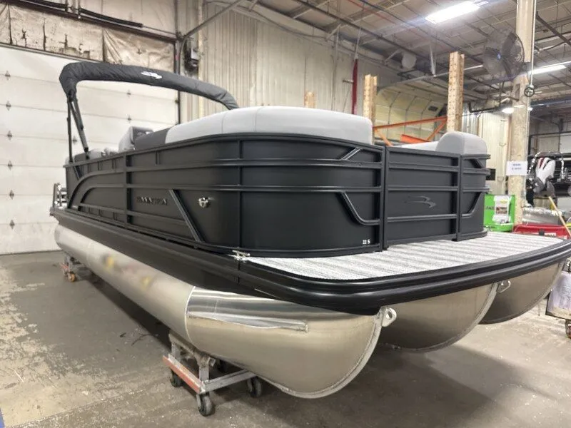 The Image of Bennington 22 S STERN RADIUS 2026 - 1