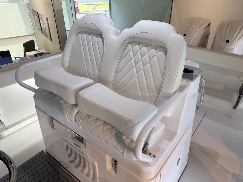 Slide: The Image of Everglades 285 Center Console 2026 - 12