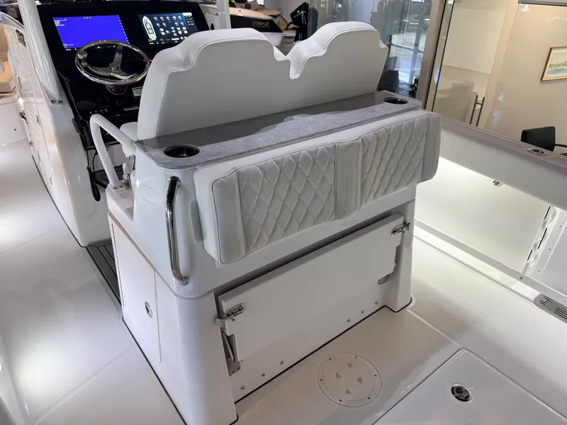 Slide: The Image of Everglades 285 Center Console 2026 - 15