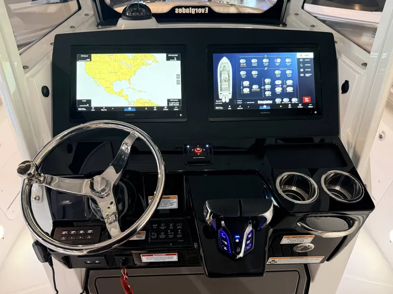 Slide: The Image of Everglades 285 Center Console 2026 - 18