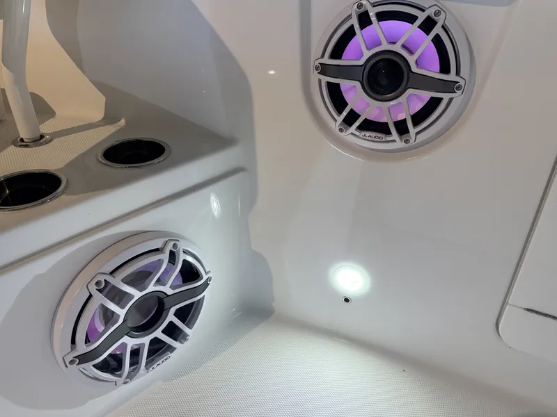 Slide: The Image of Everglades 285 Center Console 2026 - 23