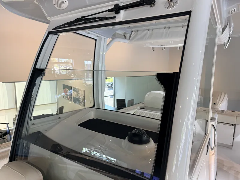 Slide: The Image of Everglades 285 Center Console 2026 - 24