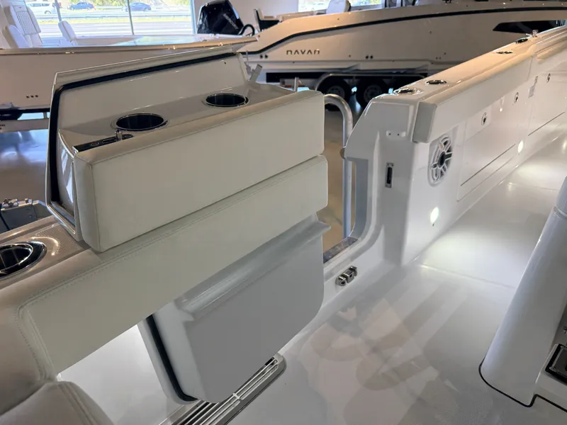 Slide: The Image of Everglades 285 Center Console 2026 - 25