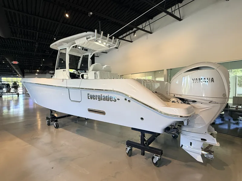 Slide: The Image of Everglades 285 Center Console 2026 - 29