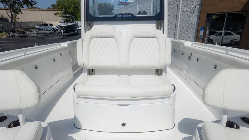Slide: The Image of Everglades 285 Center Console 2026 - 30