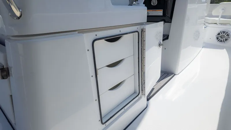 Slide: The Image of Everglades 285 Center Console 2026 - 31