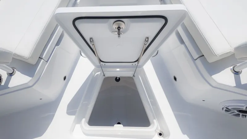 Slide: The Image of Everglades 285 Center Console 2026 - 34