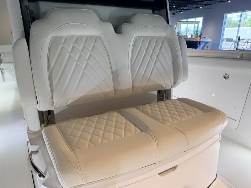 Slide: The Image of Everglades 285 Center Console 2026 - 36