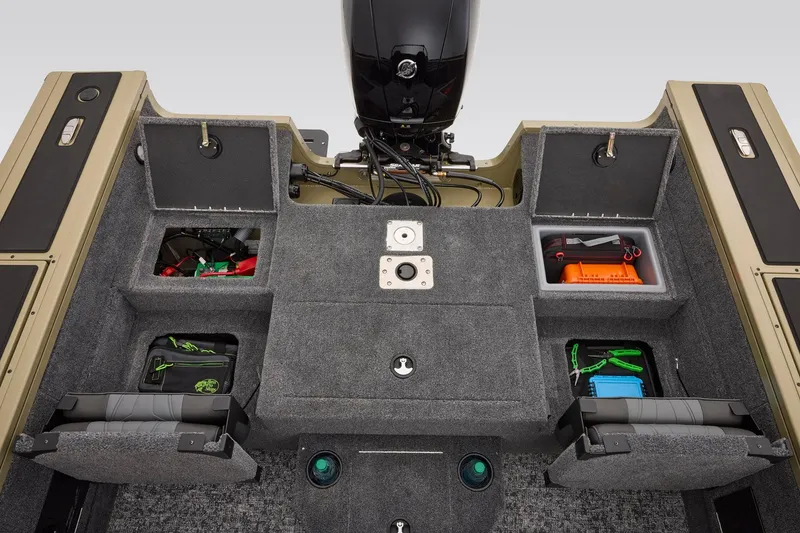 Slide: The Image of Tracker Targa V-18 Combo 2026 - 60