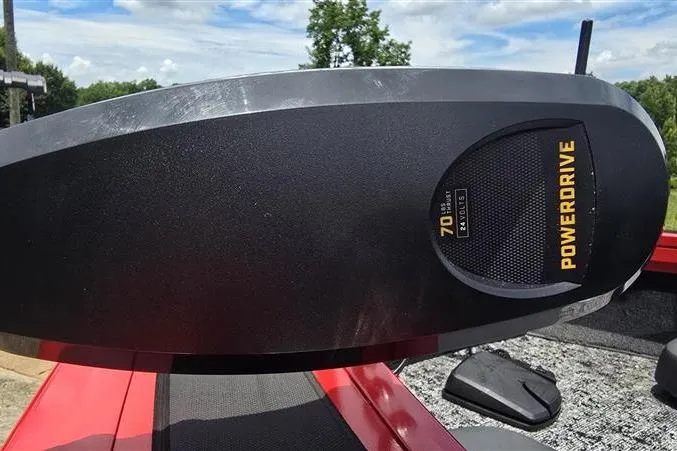 Slide: The Image of 2026 Tracker Targa V-18 Combo boat with PowerDrive motor, featuring 70 lb thrust. - 9
