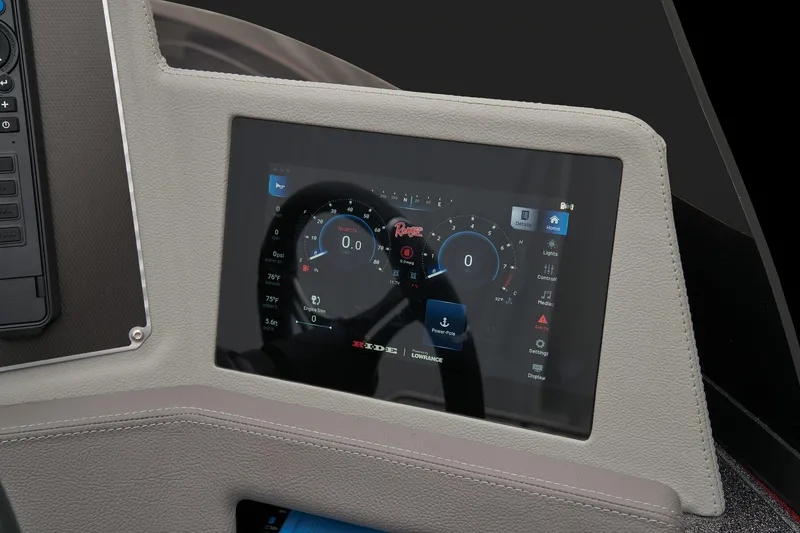 Slide: The Image of Ranger 621FS Pro 2025 - 33