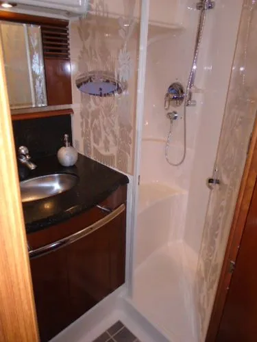 Slide: The Image of 2005 Sea Ray 500 Sundancer - Image 29 - 29