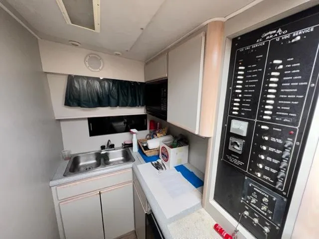 Slide: The Image of Compact kitchen on Henriques 38 El Bravo 1997 boat. - 10