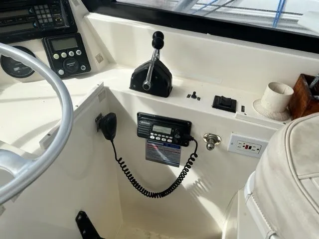 Slide: The Image of Control console of a 1997 Henriques 38 El Bravo boat. - 8