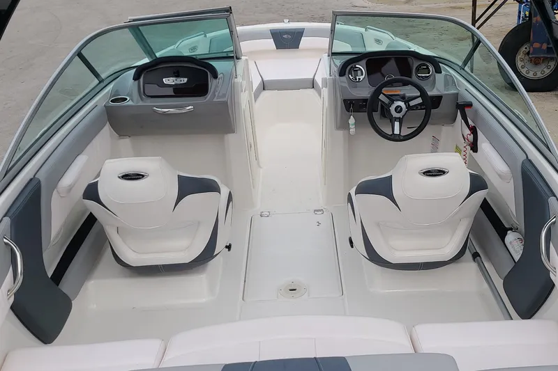 Slide: The Image of 2020 Chaparral 21 SSi OB boat interior with dual seating and steering console. - 20