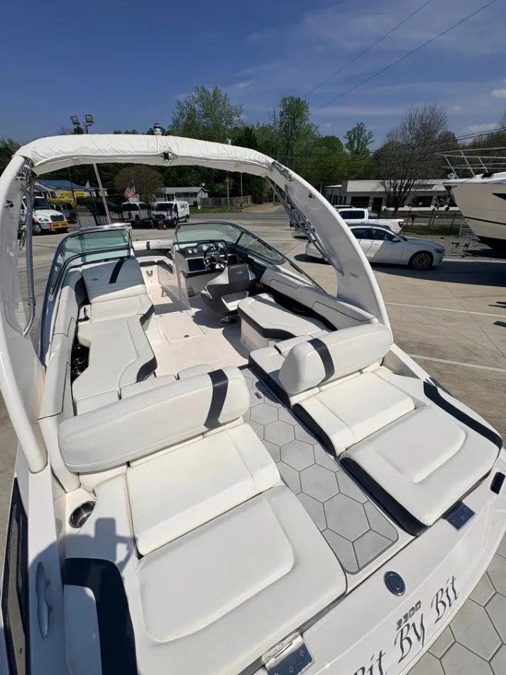 Slide: The Image of Regal 2300 Bowrider 2017 - 11