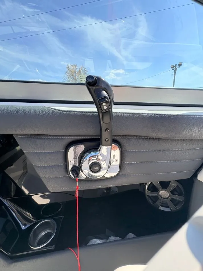 Slide: The Image of Regal 2300 Bowrider 2017 - 16